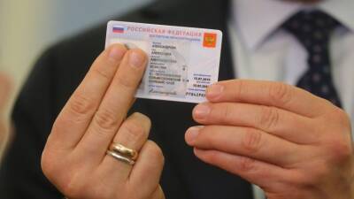 Глава Минцифры заявил о готовности указа об электронных паспортах