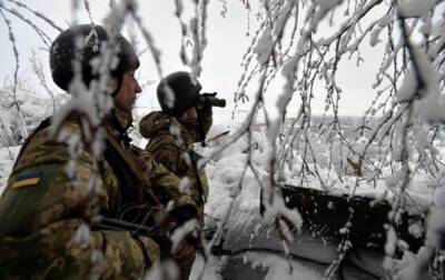 Обстрелы, подрыв, атака с воздуха: по состоянию на утро на Донбассе ранены трое украинских защитников