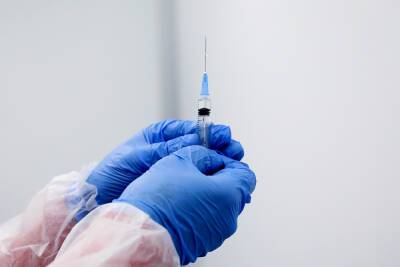 Вакцинация от Covid-19 оказалась в списке календаря прививок