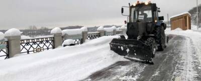 На дорогах Уфы из-за обильного снегопада утром 21 декабря встало движение
