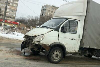На Михайловское шоссе в Рязани столкнулись «Газель» и Hyundai