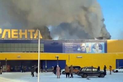 Гипермаркет "Лента" загорелся в Томске