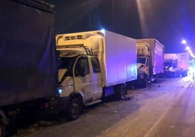 Опубликованы фотографии с места ДТП с пятью грузовиками на Южной окружной дороге Рязани