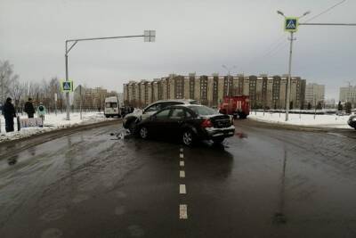 В Белгородской области на перекрестке не разъехались две легковушки
