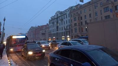 Петербург ожидает новый транспортный коллапс из-за надвигающихся на город снегопадов