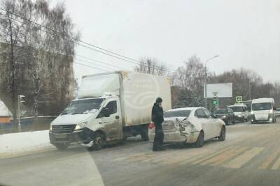 В ДТП с «Газелью» на Михайловском шоссе в Рязани пострадала водитель Hyundai