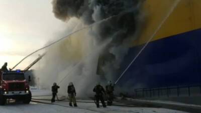 В Томске горит гипермаркет «Лента»: обрушилась крыша, слышны взрывы (ВИДЕО)