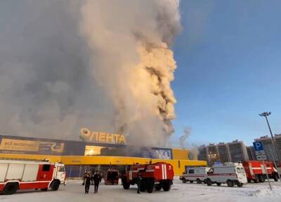 Пожар в гипермаркете в Томске на площади 5000 кв метров начался из-за фейерверков