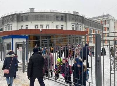 Куратор образования Тюменской области объяснил причину массовой эвакуации школ Тюмени