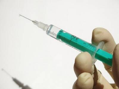 Минздрав России внес вакцинацию от COVID-19 в календарь профилактических прививок