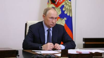 Путин: военнослужащие должны получать достойное вознаграждение за свою работу