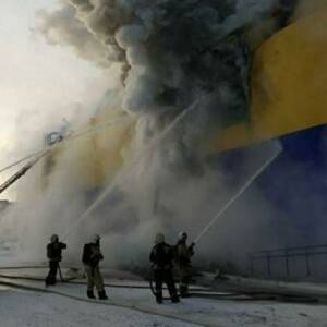 В российском Томске произошел пожар в гипермаркете: эвакуировали 200 человек. Фото. Видео