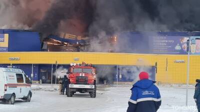В Томске мощный пожар произошел в гипермаркете «Лента»