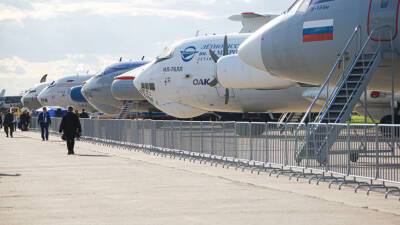 Мантуров: Россия построит свыше тысячи самолетов до 2030 года