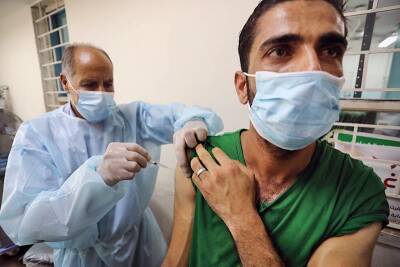 В Центре Гамалеи рассказали, спасет ли вакцинация от "омикрона"