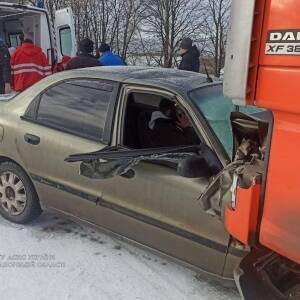 На трассе в Запорожской области «Ланос» врезался в фуру: есть пострадавшие. Фото