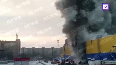 Пожар в гипермаркете в Томске привел к взрывам пиротехники