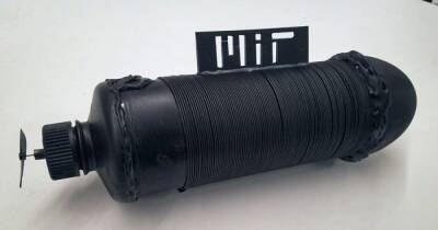 Инженеры MIT создали первую в мире гибкую батарею из оптоволокна длиной 140 метров - focus.ua - США - Украина