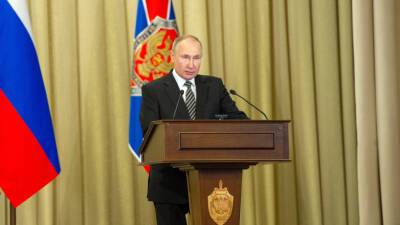 Путин: Россия продолжит уделять повышенное внимание развитию армии