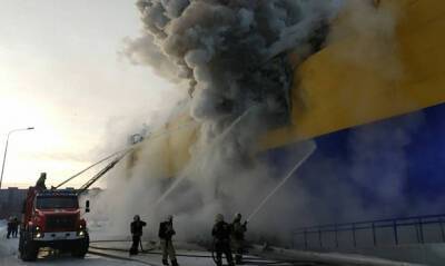 В Томске загорелся гипермаркет «Лента». Площадь пожара оценивается в 5 тысяч кв.м
