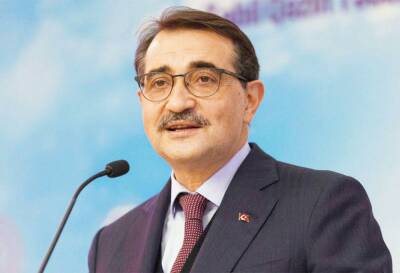 Министр энергетики Турции прибыл в Баку