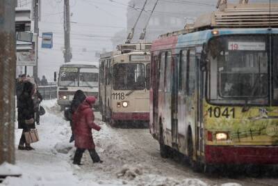 Челябинск из-за снегопада встал в десятибалльных пробках