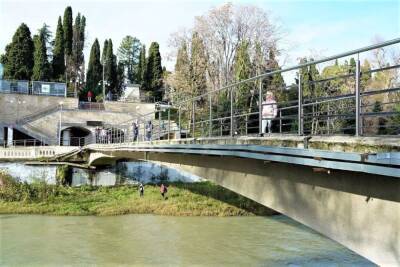 В Сочи временно закроют проход по мосту к парку Ривьера