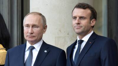 Путин заявил Макрону о притеснениях RT во Франции