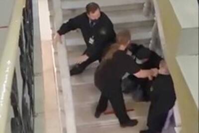 Отец девятилетней студентки МГУ устроил потасовку в здании вуза