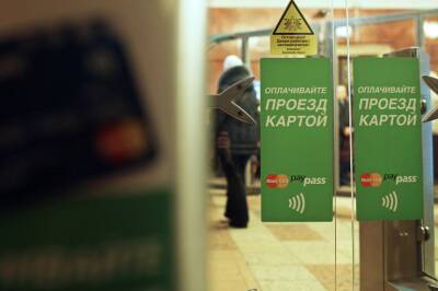 На станции метро «Площадь Мужества» появились турникеты, считывающие QR-коды