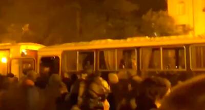 На митинге в Абхазии пострадали журналисты — видео