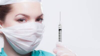 Доктор Мясников разрешил россиянам мыться после вакцинации