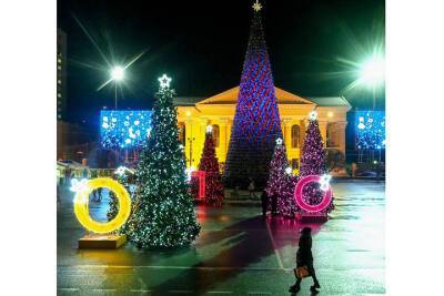 В Ставрополе зажгли главную новогоднюю елку края