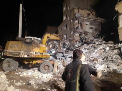 В результате обрушения здания в Иране пострадали 12 человек (ФОТО/ВИДЕО)