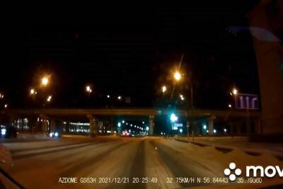 Опубликовано видео аварии под Мигаловским мостом в Твери