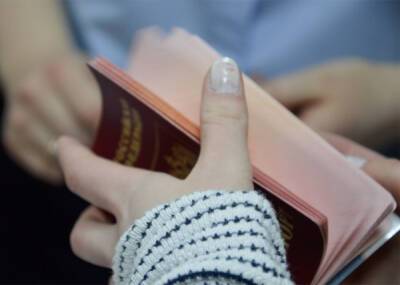Отложен срок обязательного отказа чиновников от иностранного гражданства