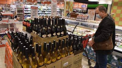 Минимальную цену шампанского предложили увеличить на 18%