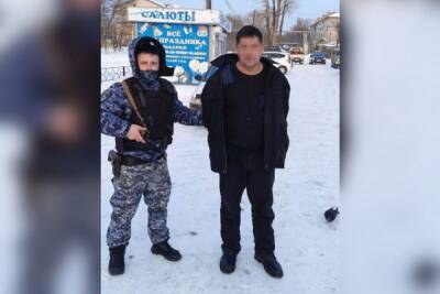 Житель Хабаровского края порезал таксиста из-за отказа везти