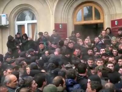 Митинг оппозиции в Абхазии длился более девяти часов