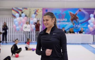 Известная гимнастка Александра Солдатова провела мастер-классы на Сахалине