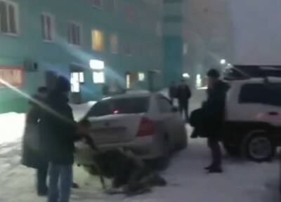 Жителя Новосибирска избили соседи из-за занятого парковочного места во дворе