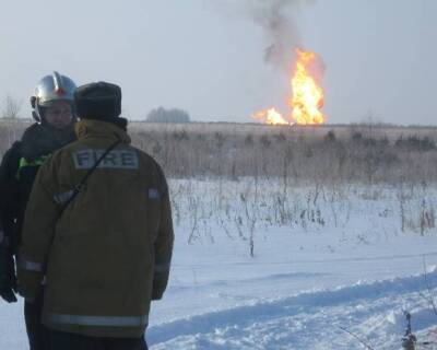 Под Челябинском взорвался и факелом горел газопровод (видео)