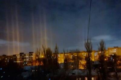 Воронежцев удивил природный феномен – световые столбы в небе
