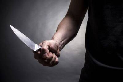 В Твери взрослый мужчина набросился с ножом на отца