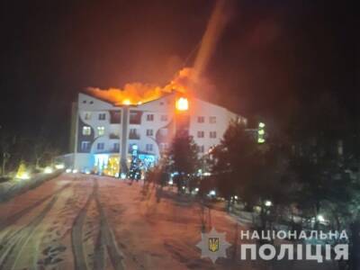 "Выпрыгнули из окна". Полиция рассказала, как погиб человек на пожаре в отеле в Винницкой области