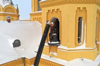 В Нижнем Новгороде подняли колокола на звонницу Александро-Невского собора