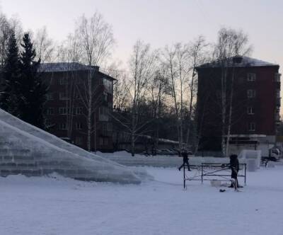 Кузбассовцы пожаловались на «ужасный» ледовый городок в ямах: власти объяснили ситуацию