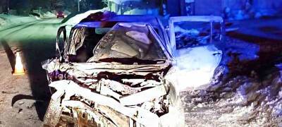 Стала известна причина аварии в Петрозаводске, в результате которой сгорел автомобиль (ФОТО)