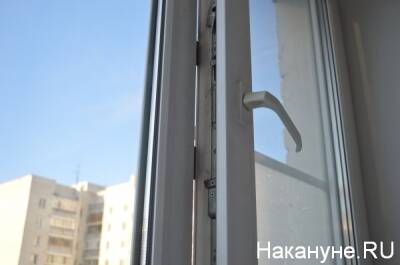 Директора школы в Челябинске оштрафовали из-за выпавшего из окна ребенка