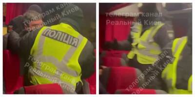 Украинцев силой вывели из автобуса из-за отсутствия сертификатов, видео: решили устроить бунт